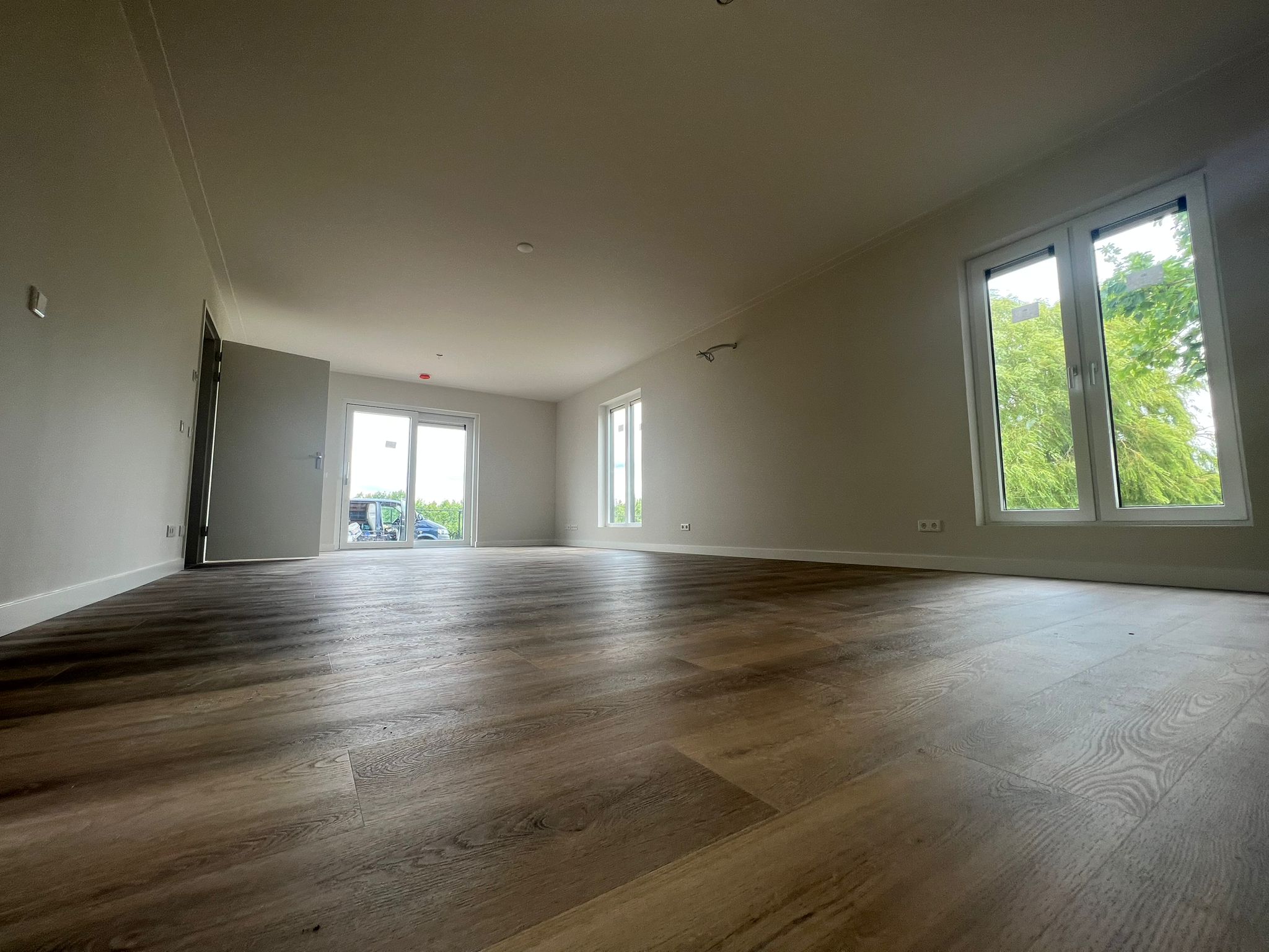 Houtskelet bouw montage wanden en plafonds klasse B & sauswerk/latexspuiten